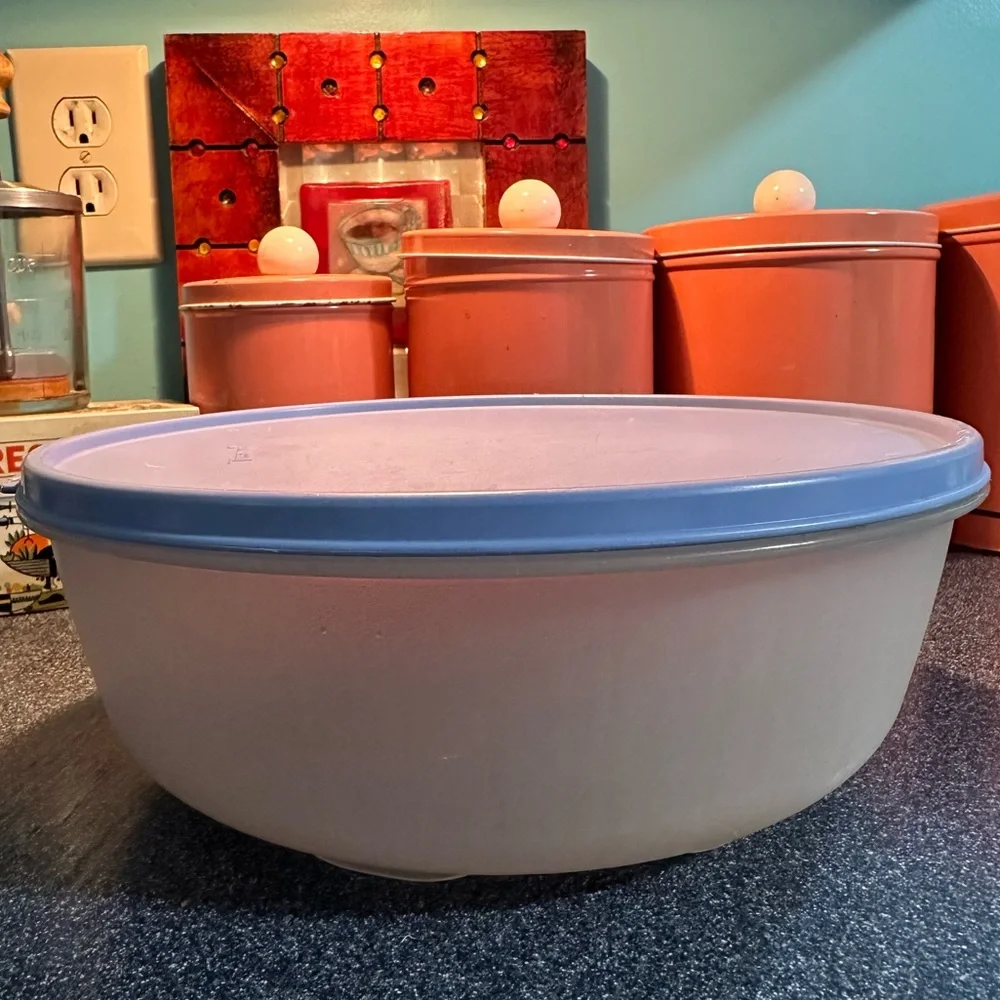 Desirable Wedgewood Blue Lidded Vintage Tupperware Clear Colander Strainer